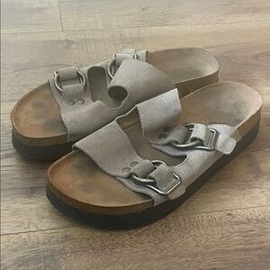 White Mountain 'Greatest' Taupe Suede Sandals Size 10